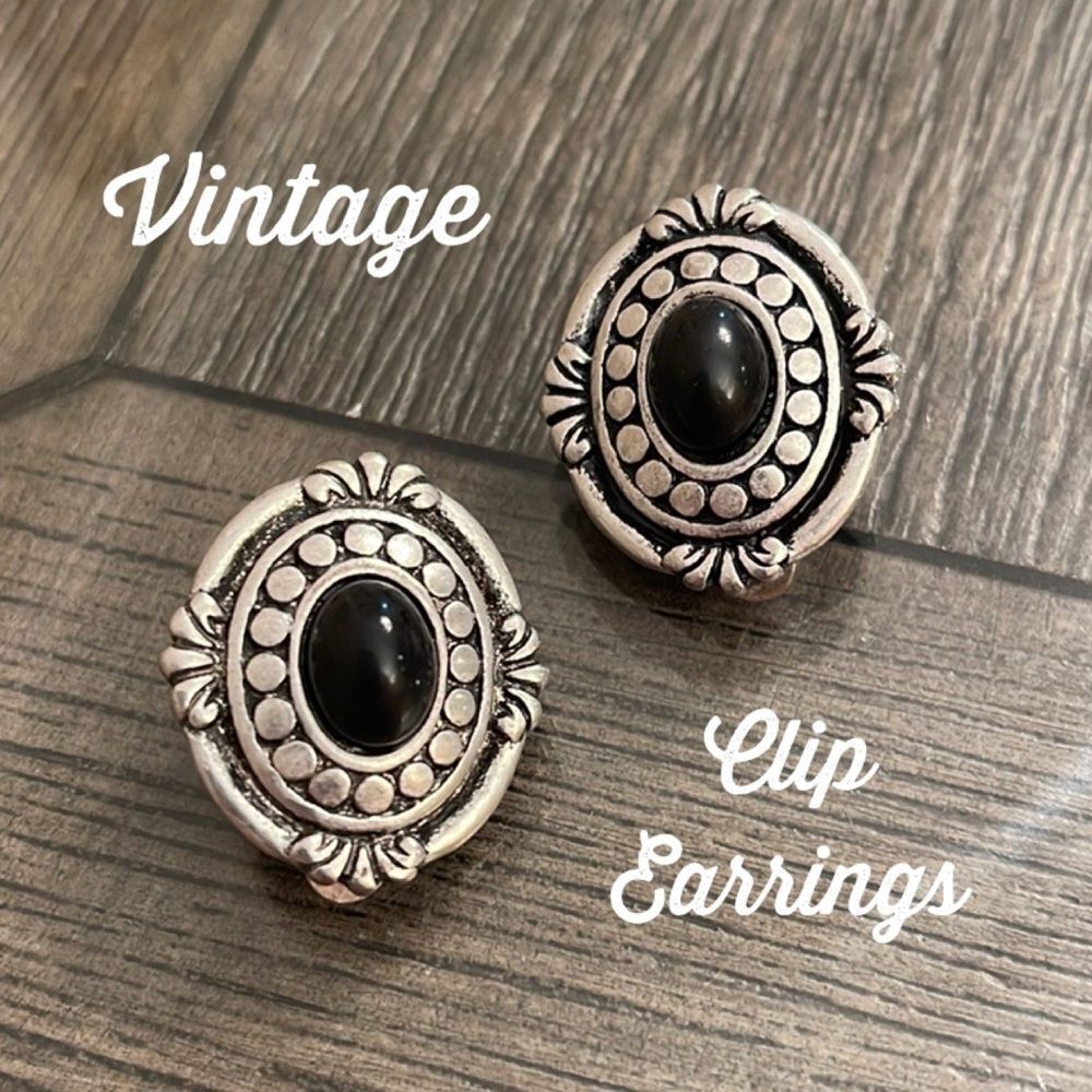 Vintage Oval Frame Clip Earrings Silver-tone